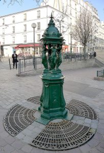 611px-P1010157_Paris_V_Place_Bernard_Halpern_fontaine_Wallace_reductwk